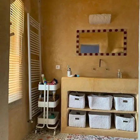 Maison Atypique Avec Piscine *