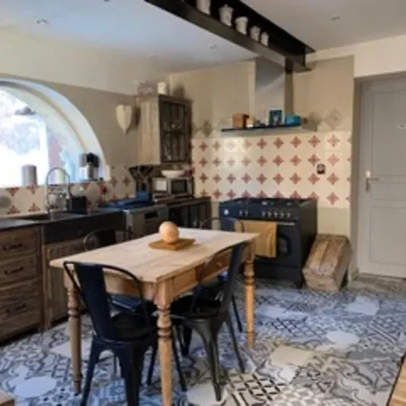Maison Atypique Avec Piscine Сasa de vacaciones Saint-Michel-lʼObservatoire
