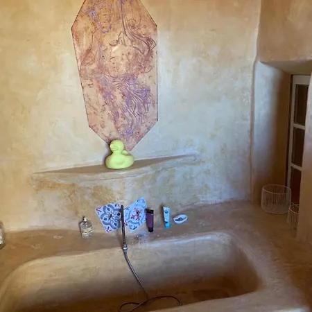Maison Atypique Avec Piscine *