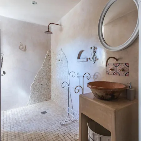 Maison Atypique Avec Piscine Сasa de vacaciones *